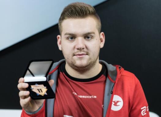 EPL S21 入围赛首日汇总：EF、M80获首胜