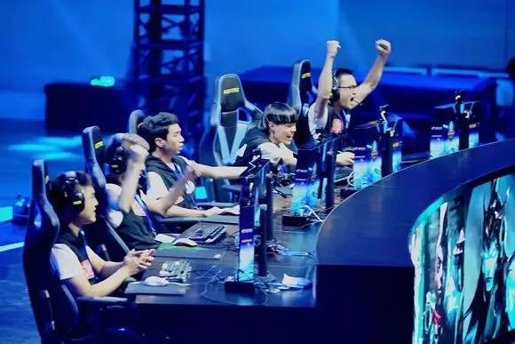 尴尬至极，s1mple竟然反向创纪录